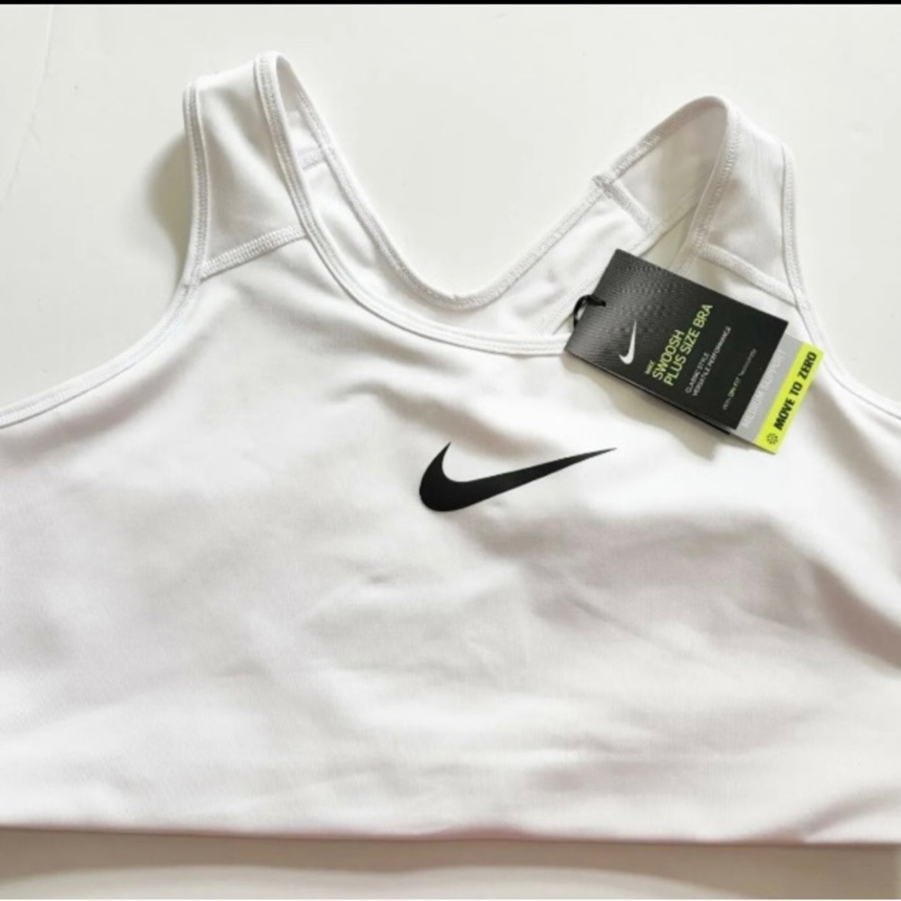 Women’s Plus Size 3X Nike Swoosh Medium-Support Non-Padded Sports White